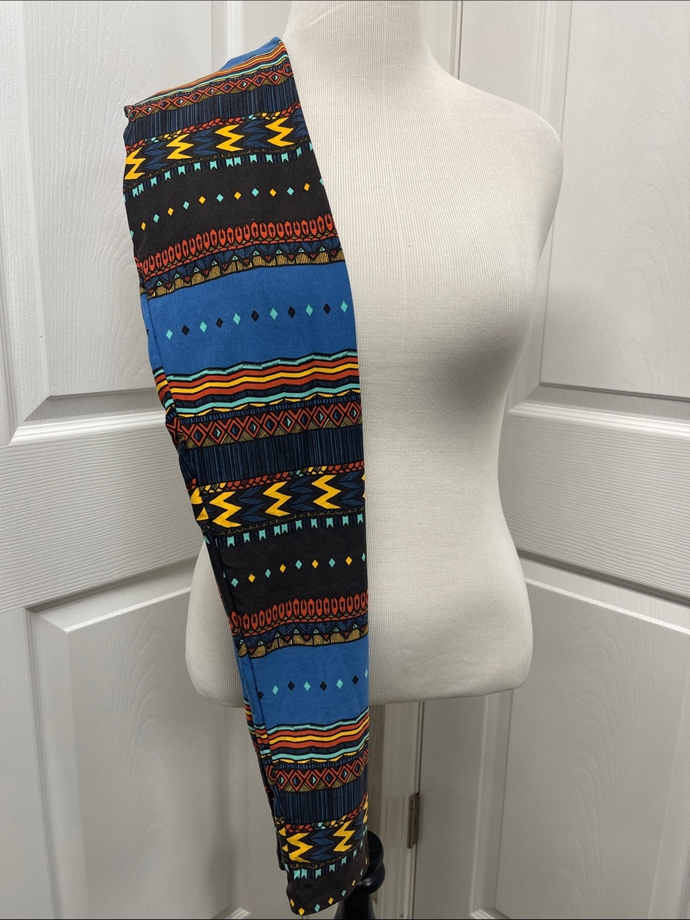 LuLaRoe New OS One Size Aztec Leggings NWT